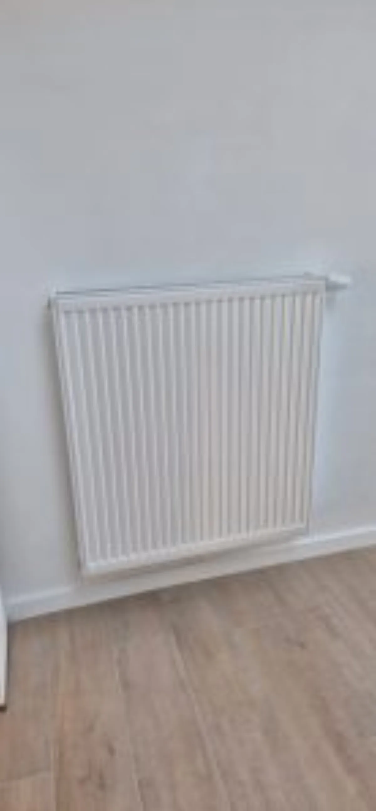 Nieuwe radiator geplaatst door Artur Niko in West-Vlaanderen